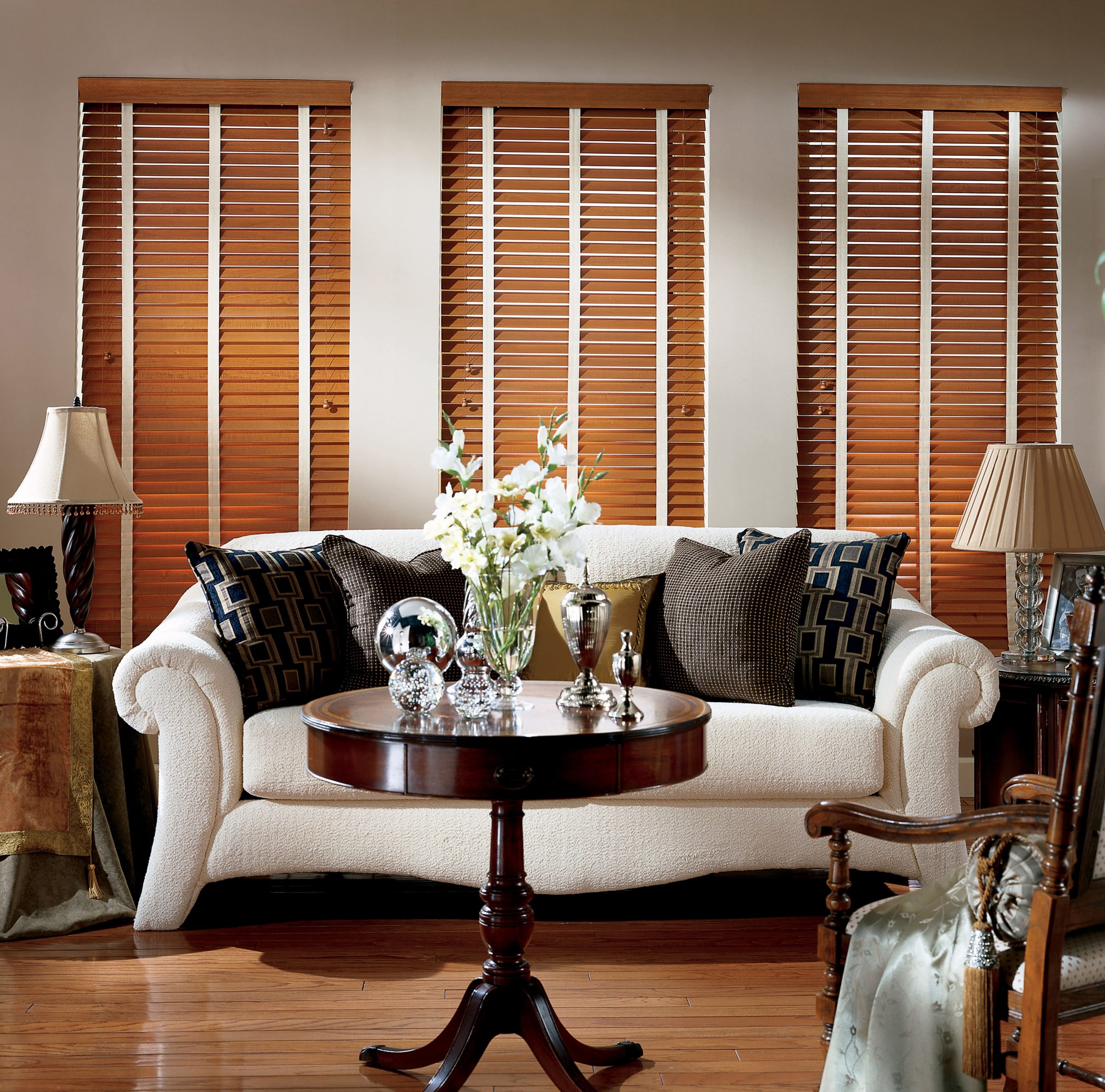 Rèm gỗ phòng khách mang đến sự sang trọng, khác biệt