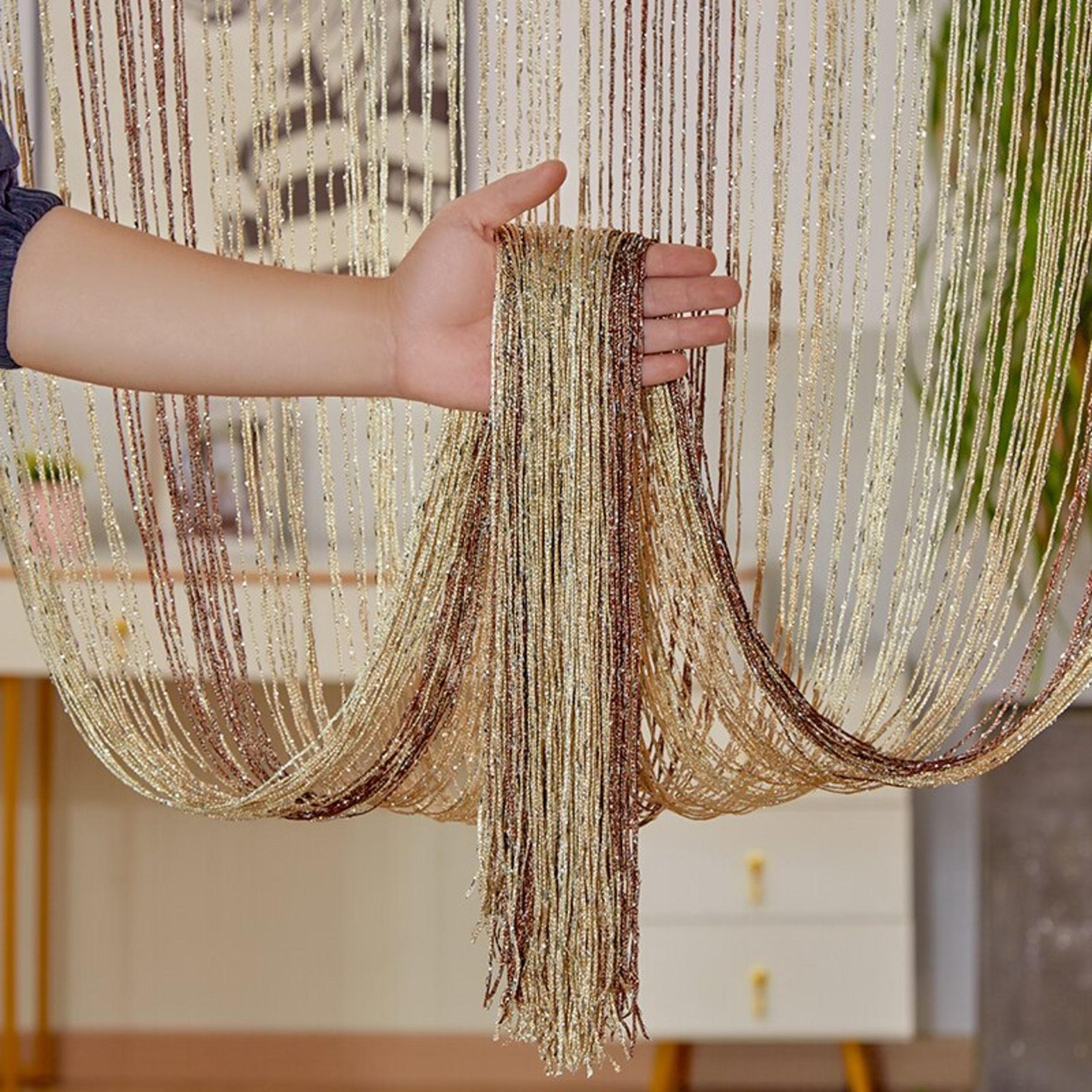 Rèm sợi chỉ được dùng nhiều trong các cơ sở làm đẹp