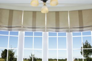 Tư vấn chọn rèm cửa phù hợp cho nhà hướng Nam để vừa chống nắng vừa trang trí