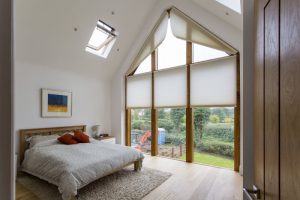 Đẹp mắt và cuốn hút với rèm cửa trang trí mái chéo 6 Đẹp mắt và cuốn hút với rèm cửa trang trí mái chéo