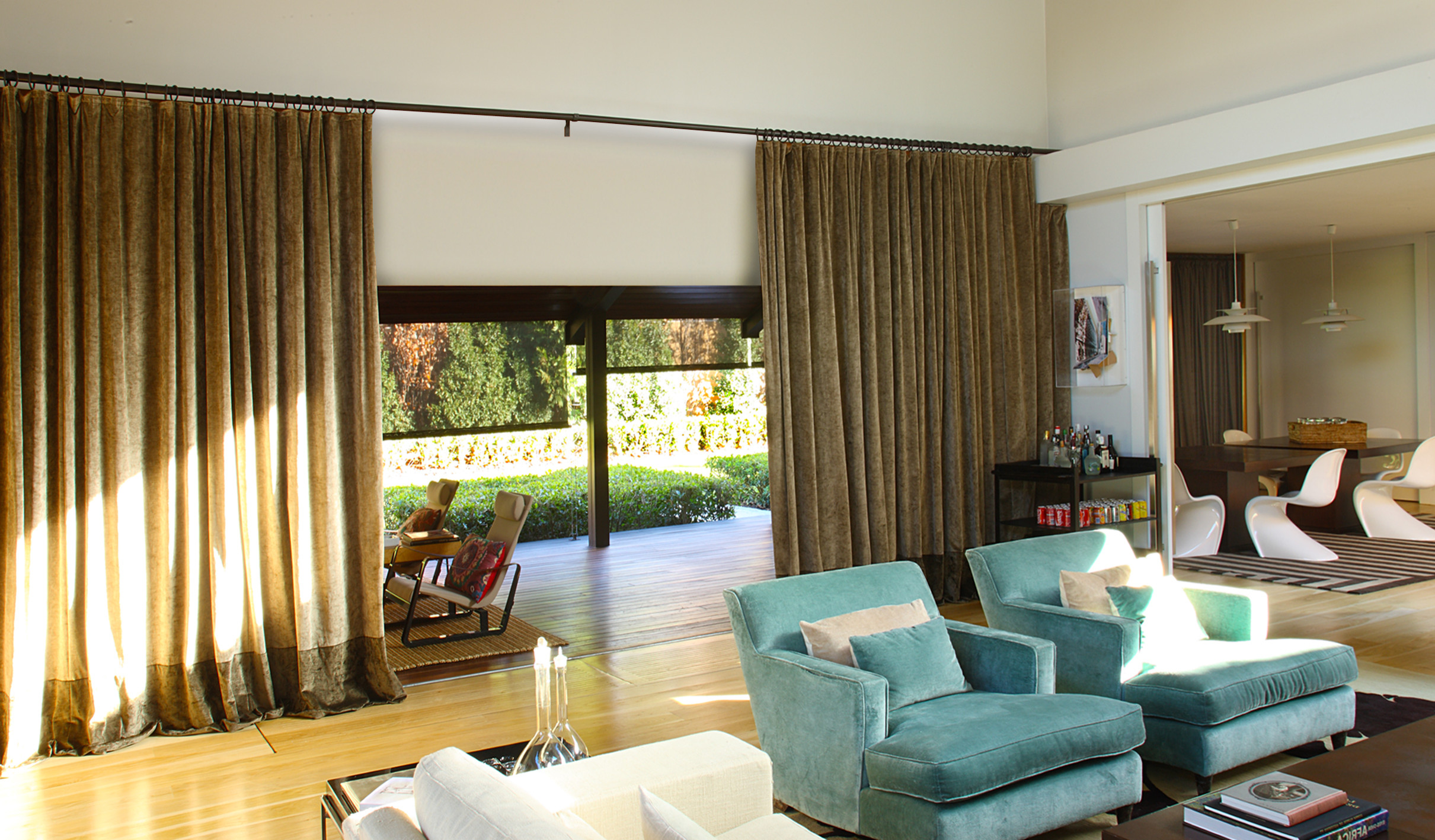 Màu rèm phòng khách chọn theo màu nội thất hoặc sơn tường